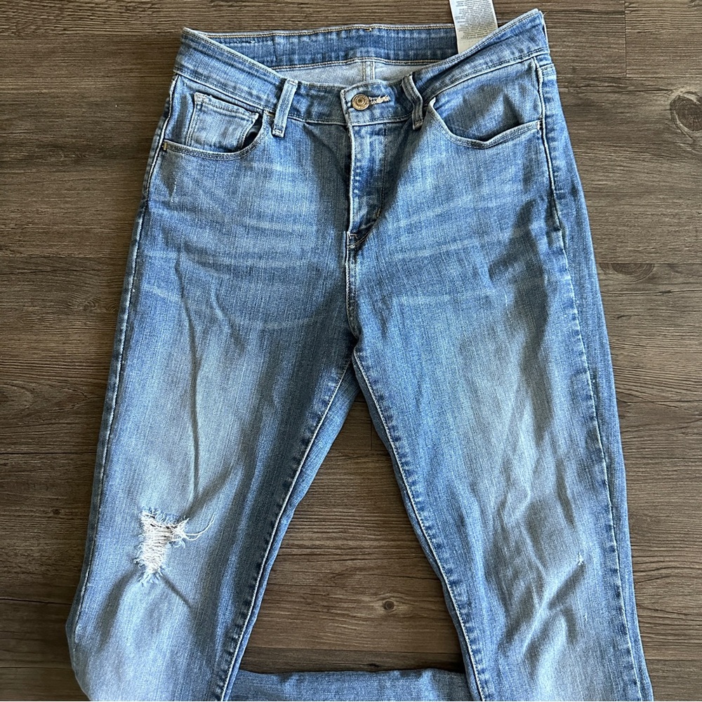 Levi’s High Rise Jeans!👖 🌿 - Picture 3 of 11